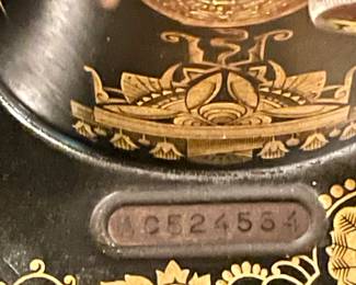 ANTIQUE SINGER TREDDLE SEWING MACHINE