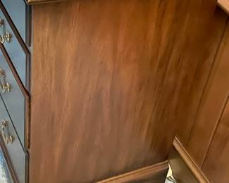 VINTAGE HENKEL HARRIS MAHOGANY 5-DRAWER CHEST