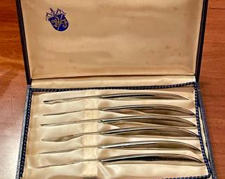 VINTAGE/ANTIQUE KNIFE SET