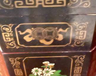 VINTAGE ASIAN LACQUERED SEWING BOX