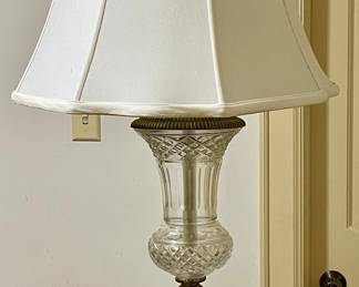 VINTAGE CRYSTAL/BRASS LAMP