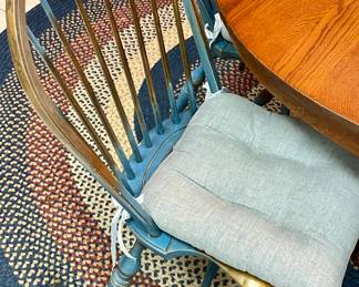 VINTAGE OAK CLAW FOOT DINING TABLE W/2-LEAVES, 6-CHAIRS, LARGE BRAIDED RUG