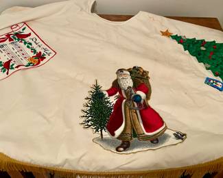 VINTAGE APPLIQUE TREE SKIRT