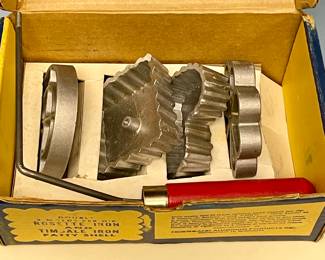 VINTAGE DOUBLE ROSETTE AND TIMBALE IRON