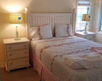 Cottage chic queen bed