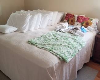 King bed; pillows & bedding