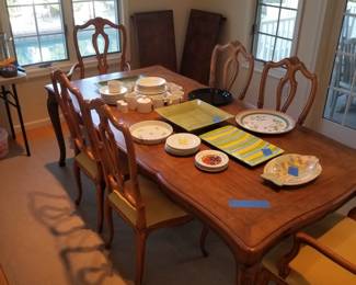 Handsome dining table seats 6; shown with one leaf installed; includes 2 extra leaves