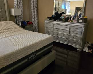 Adjustable bed queen
Silver dresser and 2 side tables