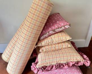 7 Coordinated Throw Pillows
Lot #: 137