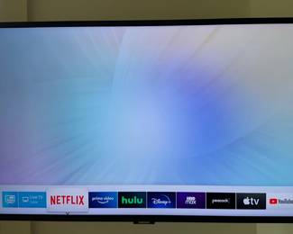 Samsung 32 Inch Flatscreen TV With Wall Mount & Remote
Lot #: 40