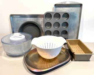 Baking Pans, Salad Spinner, Tray & Colander
Lot #: 167
