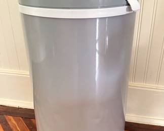 Bubula Steel Diaper Pail Diaper Genie
Lot #: 211