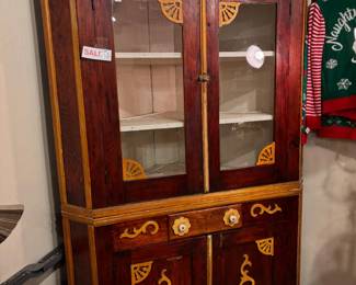 Corner Hutch