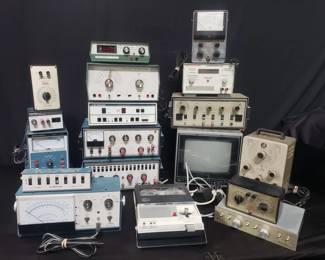 Lot # : 394 - Group of vintage electronics - Heathcote
