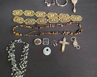 Lot # : 147 - Group of costume jewelry
