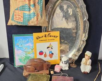 Lot # : 576 - Vintage misc items, clothes line pins, Disney,
