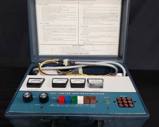 Lot # : 52 - Heathkit crt tester and rejuvenator
