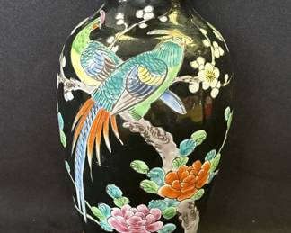 Lot # : 353z - Vintage Japanese hand-painted ceramic vase
