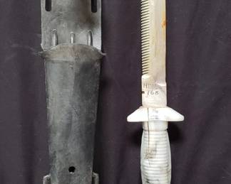 Lot # : 381 - Russian scuba diving knife, Blade 7 1/4" Total
