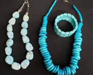 Lot # : 143 - Group of beaded jewelry
