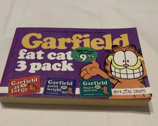 Lot # : 200f - Garfield Fat Cat 3 Pack book signed 
