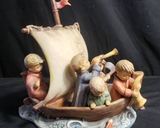 Lot # : 481 - Hummel Goebel figurine "Land in Sight"
