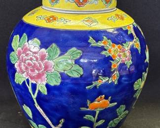 Lot # : 358z - Vintage Asian hand painted porcelain ginger jar
