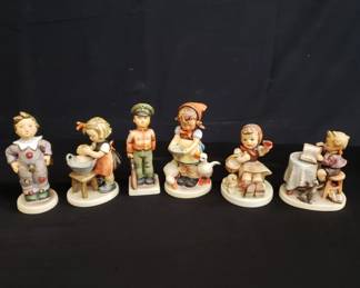 Lot # : 532 - Group of Goebel Hummel porcelain figurines
