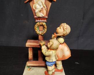 Lot # : 98 - Goebel Hummel figurine
