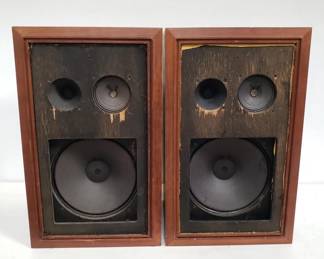 Lot # : 30 - Pair of vintage floor speakers by Coral
