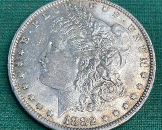 Lot # : 304z - 1882-O Morgan silver dollar
