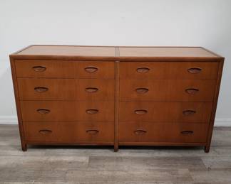 Lot # : 11 - Mid century dresser by Baker Furniture

