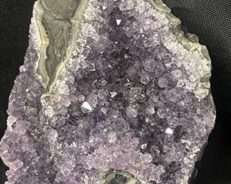 Lot # : 304v - Amethyst quartz specimen
