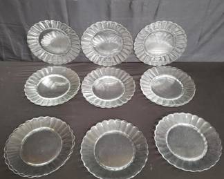 Lot # : 102 - 16 Duralex (France) glass dinner plates
