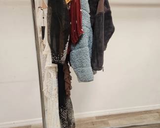 Lot # : 300 - 10pc lot, BCBG MAXAZRIA Macy's $498 elegant dress
