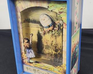 Lot # : 572 - Alice in Wonderland Humpty Dumpty motion music box
