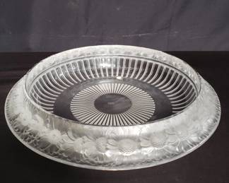Lot # : 114 - Lalique (France) "Marguerites" crystal bowl
