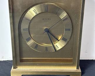 Lot # : 414 - Vintage brass Bulova Quartz desk clock
