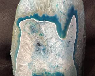 Lot # : 310v - Blue quartz geode
