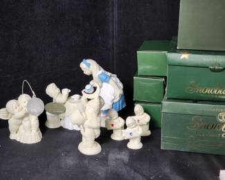 Lot # : 449 - Department 56 Alice In Wonderland, Man in the Moon
