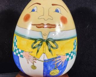 Lot # : 562 - Vintage Humpty Dumpty hand-painted porcelain fairy Tail table lamp,