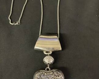 Lot # : 380v - Men’s gold-tone link chain
