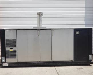 Lot # : 225 - Ukoniq bar and dispenser
