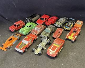 Lot # : 402z - 16 Vintage metal Tootsietoy, Matchbox & Hot Wheels
