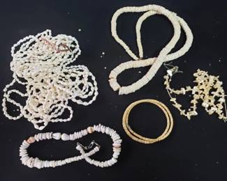 Lot # : 141 - Vintage puka shell necklace and other shell
