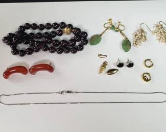 Lot # : 136 - Lot of 14k yellow and white gold jewelry
