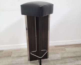 Lot # : 21 - Mid century modern chrome bar stool
