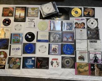 Lot # : 372f - Collectibles, CDs, DVDs, media promos
