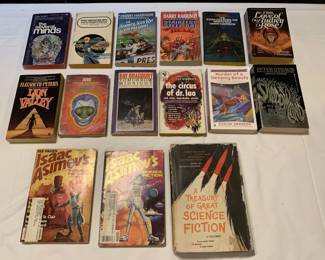Lot # : 301f - Group of Horror & Sci-Fi books (box)
