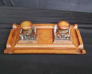 Lot # : 100 - Vintage double inkwell desk set
